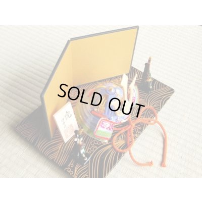 画像2: 勇将 かぶと置物（黒彩有田焼台/弓・太刀/屏風 付）