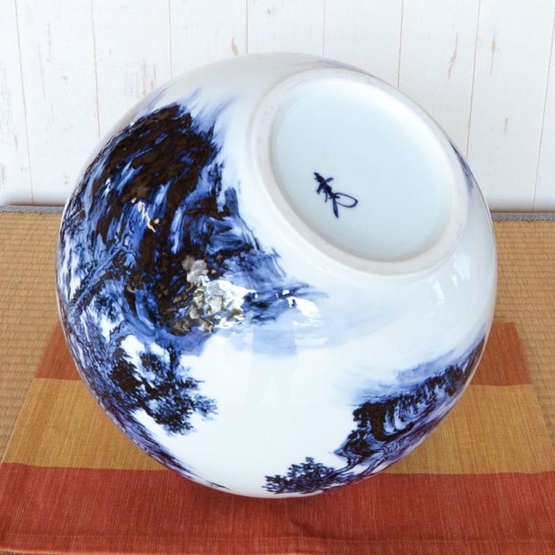 TKです。有田焼 神右衛門　染付山水図 　染付細密絵図花瓶 飾壺 古美術 TK様専用です。有田焼 神右衛門 染付山水図 染付細密絵図花瓶 飾