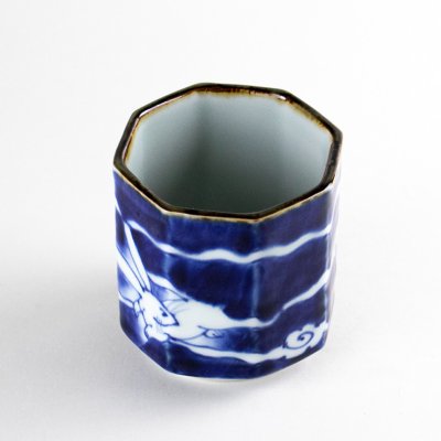 画像4: 染付雲兎 面取湯呑(木箱入)