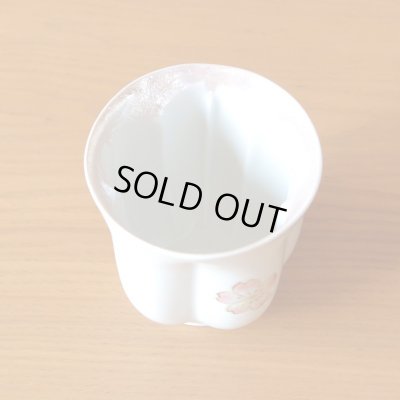 画像4: 古希祝い 女性 プレゼント 桜の花びら形になる 湯呑み 有田焼 舞さくら ピンク メッセージカード付き 古希のし付き 長寿の木箱入り