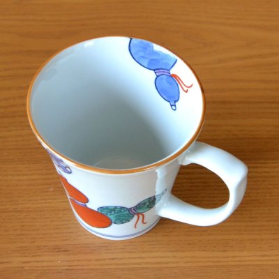 画像5: 傘寿祝い プレゼント 無病息災を願った縁起物ギフト 有田焼 マグカップ 鍋島六瓢 赤 傘寿熨斗・メッセージカード付き 木箱入り