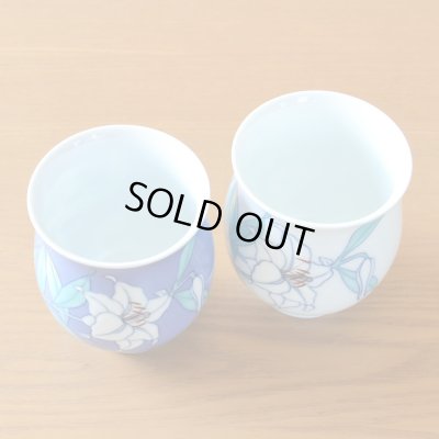 画像5: 退職祝い プレゼント 夫婦湯呑み ペアー 感謝を込めた木箱入りギフト 有田焼 伊万里焼 畑萬陶苑 カサブランカ 夫婦ゆのみ