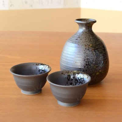 画像3: 退職祝い 酒器セット とっくり おちょこ セット 陶器 日本酒用 おしゃれ 有田焼 徳利1個 ぐい呑み2個セット 炎華 感謝を込めた木箱入りギフト