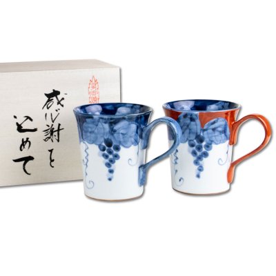 画像1: 名入れ 還暦 プレゼント 無病息災を願った縁起物ギフト 有田焼 湯呑み 花六瓢 赤 メッセージカード付き・還暦のし付き 木箱入り