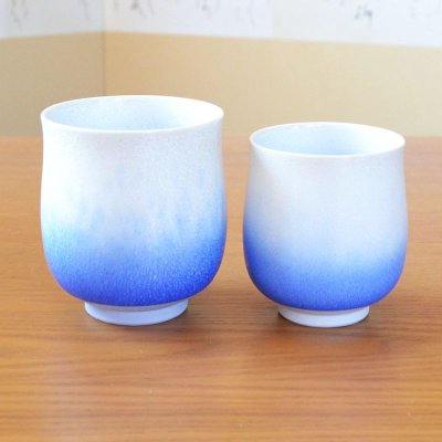 画像3: 名入れ 還暦のお祝い 無病息災を願った縁起物ギフト 有田焼 湯呑み 茶碗 飯碗 セット 花六瓢 赤 メッセージカード付き・還暦のし付き 木箱入り