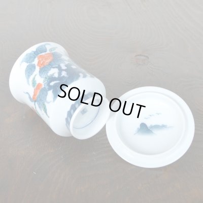 画像6: 初任給 プレゼント 感謝を込めた木箱入りギフト 両親 おじいちゃん おばあちゃん 湯呑み 有田焼 色鍋島内山水岩牡丹 蓋付き湯呑み大