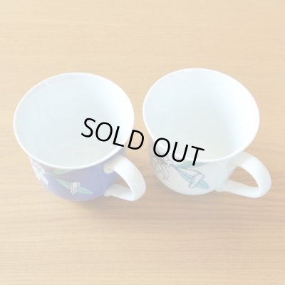 画像5: 初任給 プレゼント 感謝を込めた木箱入りギフト 両親 おじいちゃん おばあちゃん 夫婦マグカップ 有田焼 カサブランカ ペア マグカップ