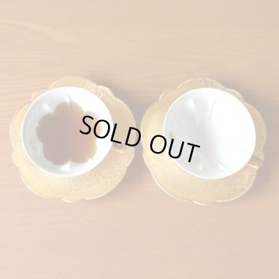 画像4: 金婚式 プレゼント 有田焼 桜の形が浮かび上がる カップ＆ソーサー ペアー 金彩 桜ティーカップ碗皿 のし・メッセージカード付き 化粧箱入り