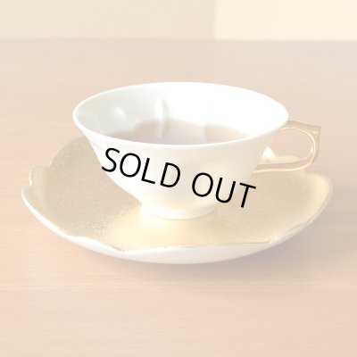 画像5: 金婚式 プレゼント 有田焼 桜の形が浮かび上がる カップ＆ソーサー ペアー 金彩 桜ティーカップ碗皿 のし・メッセージカード付き 化粧箱入り