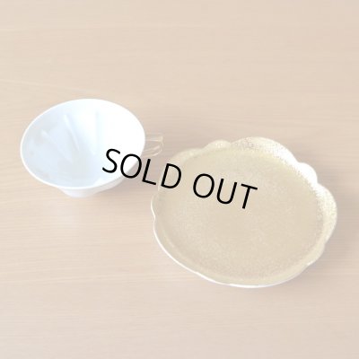 画像7: 金婚式 プレゼント 有田焼 桜の形が浮かび上がる カップ＆ソーサー ペアー 金彩 桜ティーカップ碗皿 のし・メッセージカード付き 化粧箱入り