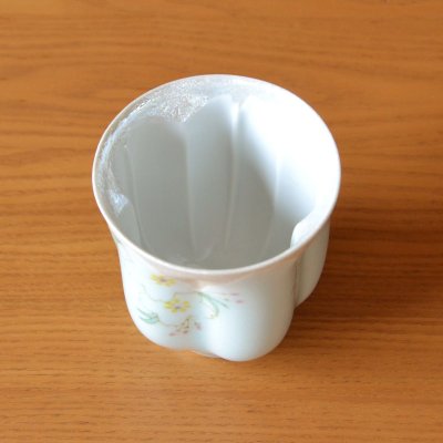 画像4: 名入れ 百寿祝い 百歳 男性 プレゼント 桜の花びら形になる 湯呑み 有田焼 華の舞 薄緑 メッセージカード付き 長寿の木箱入り