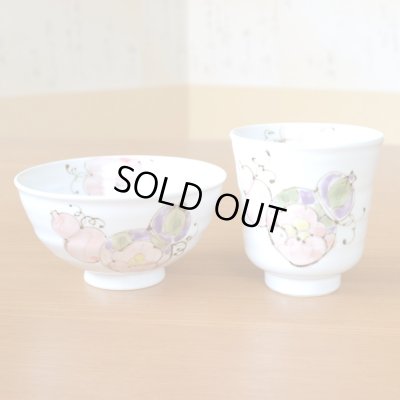 画像4: 名入れ 傘寿祝い プレゼント 無病息災を願った縁起物ギフト 有田焼 湯呑み 茶碗 飯碗 セット 花六瓢 赤 メッセージカード付き・傘寿のし付き 木箱入り