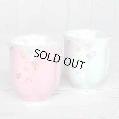 画像3: 名入れ 退職祝い プレゼント 夫婦湯呑み ペアー 感謝を込めた退職ギフト 桜がうかぶ桜湯飲み 華の舞 薄緑 ピンク 有田焼 日本製 贈答用