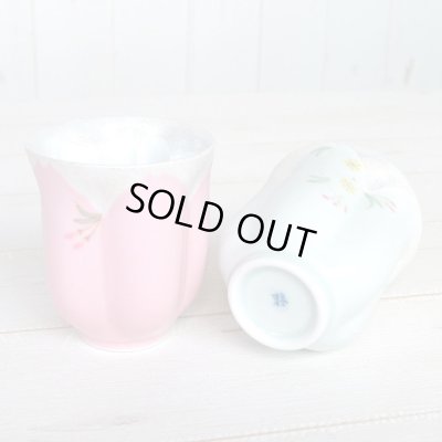 画像5: 名入れ 退職祝い プレゼント 夫婦湯呑み ペアー 感謝を込めた退職ギフト 桜がうかぶ桜湯飲み 華の舞 薄緑 ピンク 有田焼 日本製 贈答用