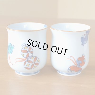 画像4: 名入れ 金婚式 プレゼント 無病息災を願った縁起物ギフト 有田焼 湯呑み ペア 夫婦湯呑 鍋島六瓢 のし・メッセージカード付き 木箱入り