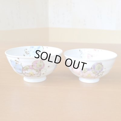 画像3: 名入れ 金婚式 プレゼント 無病息災を願った縁起物ギフト 有田焼 夫婦茶碗 飯碗 ペア 花六瓢 のし・メッセージカード付き 木箱入り