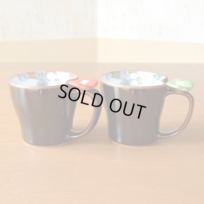 画像3: 名入れ 結婚祝い プレゼント 有田焼 マグカップ ペアー 花絵蒔 赤・緑 のし・メッセージカード付き