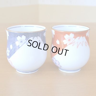 画像4: 湯呑み ペア プレゼント ギフト箱入り おしゃれ 有田焼 富士山 鍋島富士 夫婦湯呑 化粧箱入り ギフト包装済み 日本製