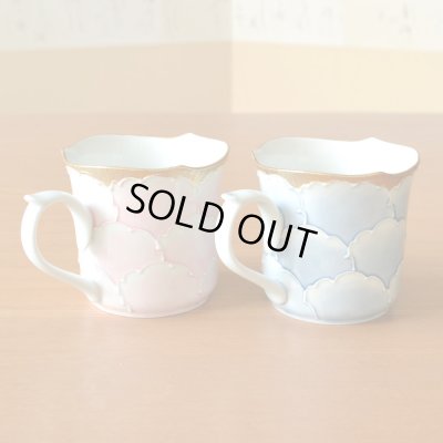 画像3: 結婚祝い プレゼント 有田焼 マグカップ ペアー 外濃牡丹 青 ピンク のし・メッセージカード付き