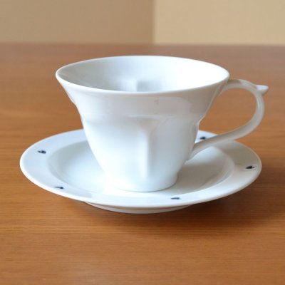 画像4: 結婚祝い プレゼント 有田焼 ハートの形が浮かび上がる コーヒー カップ&ソーサー ペアー ハートinクローバー 青 赤 のし・メッセージカード付き